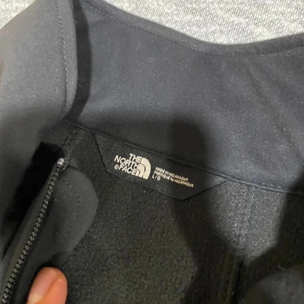 The North Face black softshell jacket Size L. SKU901#outdoor #hiking
